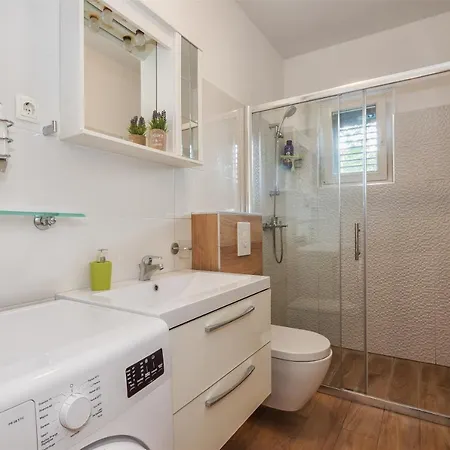 Sunny Apartment *